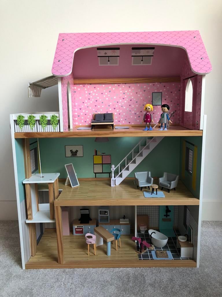 Poppenhuis met meubels en poppetjes, Verzamelen, Poppenhuizen en Toebehoren, Ophalen, Zo goed als nieuw, Poppenhuis