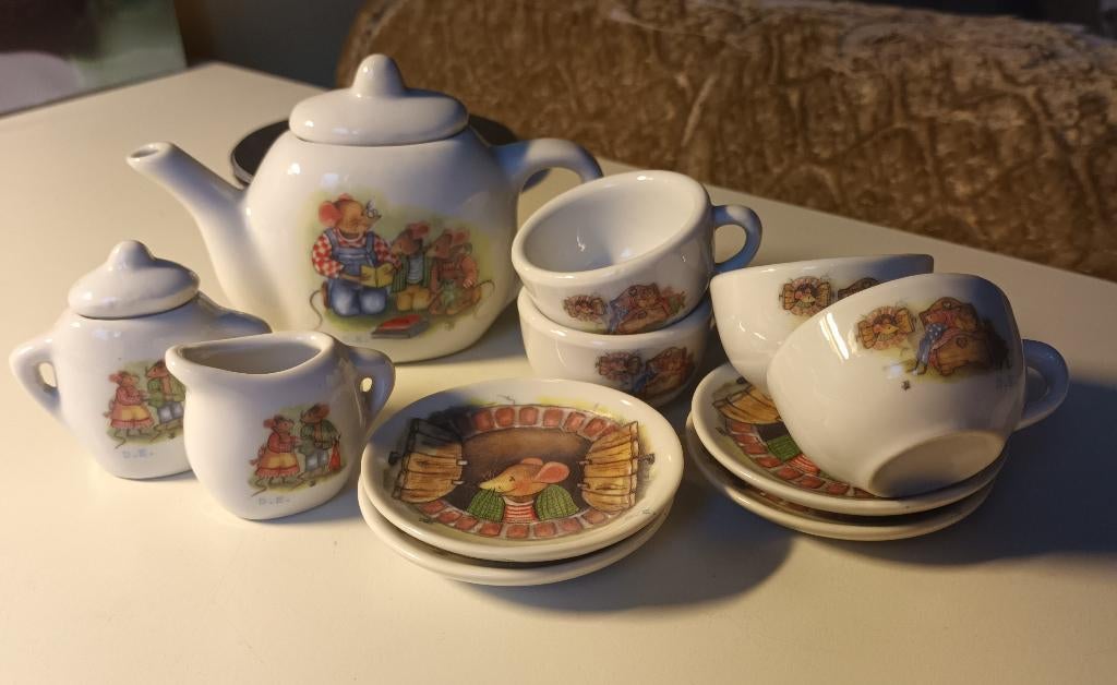 Douwe Egberts KINDERSERVIESJE (compleet), Verzamelen, Speelgoed, Zo goed als nieuw, Ophalen of Verzenden