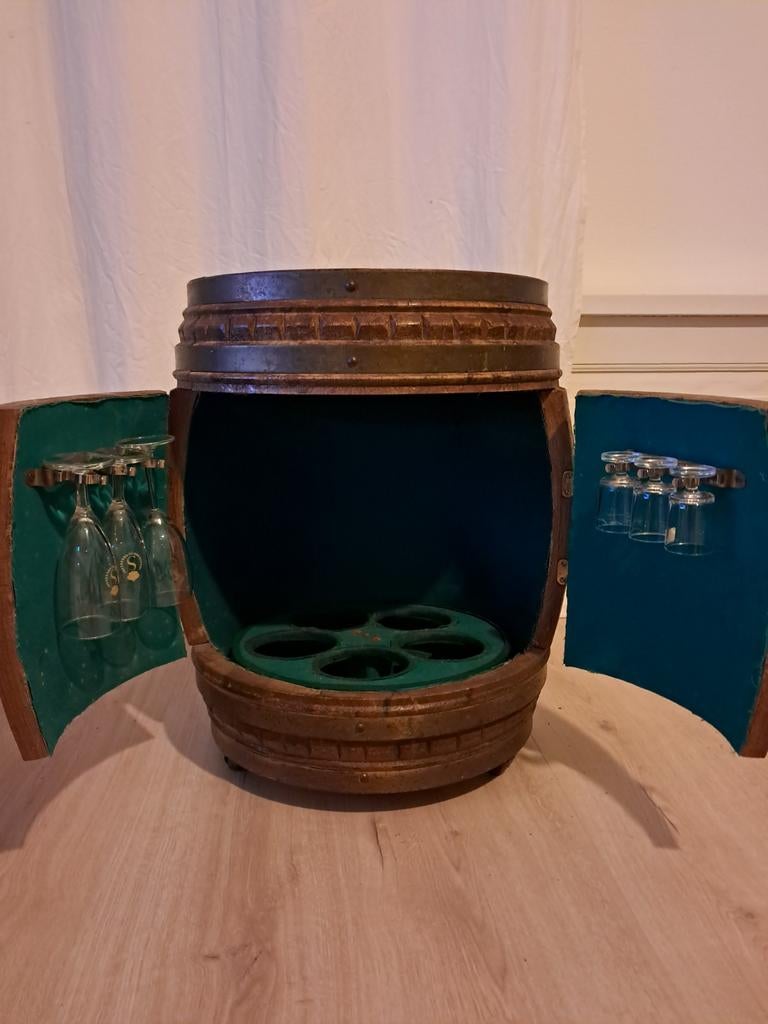 Vintage Wijnvat Bar met Gesneden Dierenmotieven, Ophalen