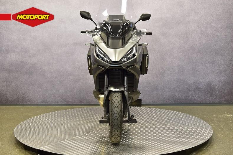 Honda NT 1100 DCT (bj 2022), Honda Motor Europe, Bedrijf, Crystal Bldng B-Unit B11.2 Rivium Blv200
2909 LK  Capelle aan den IJsel, NL
