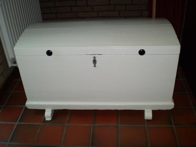 Oude, witgelakte scheepskist met rond deksel en apart binnen, Huis en Inrichting, Woonaccessoires | Kisten, Gebruikt, Minder dan 50 cm