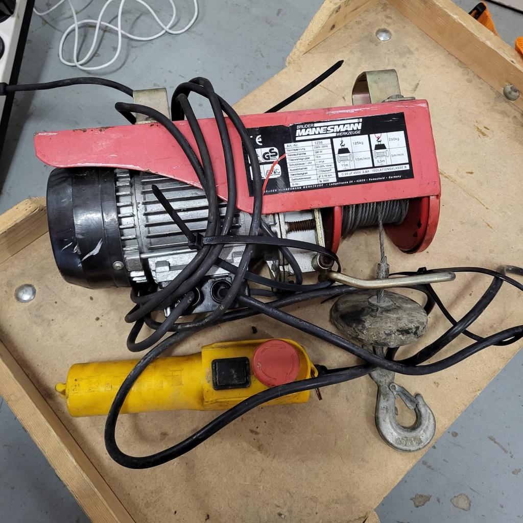 Elektrische takel met afstandsbediening, Doe-het-zelf en Verbouw, Lieren en Takels, Ophalen of Verzenden, Gebruikt, Elektrisch