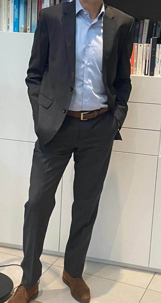 Boss Heren pak maat 50 als nieuw € 499, Ophalen of Verzenden, Zo goed als nieuw, Grijs, W33 - W34 (confectie 48/50)