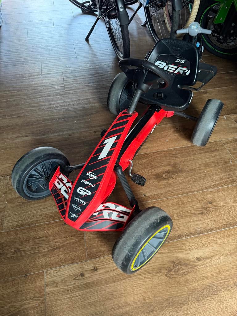 Berg Skelter Reppy Grand Prix Rood 2-4 jaar met geluid, Ophalen, Zo goed als nieuw, Berg