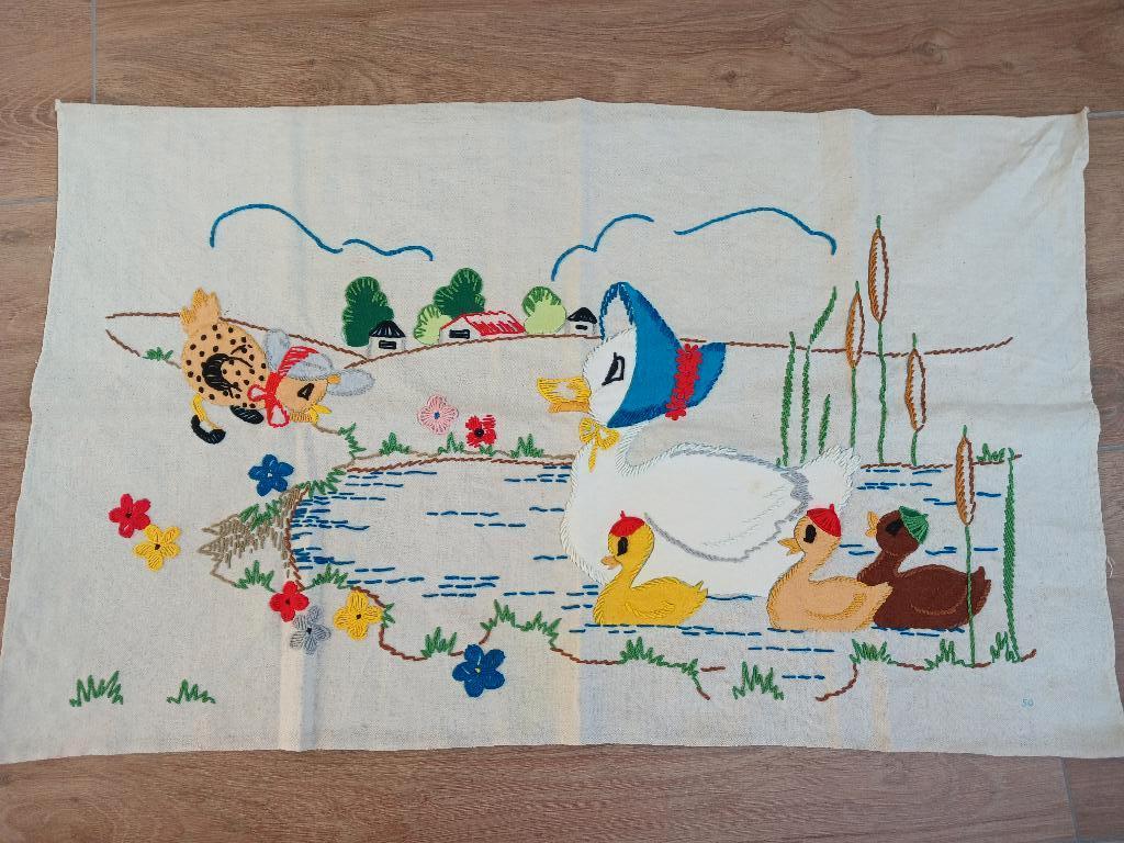 Vintage geborduurd wandkleed voor kinderkamer, Ophalen of Verzenden, Handgemaakt