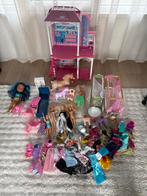 Barbie speelgoed met huis, poppen en veel kleding, Ophalen, Gebruikt, Meisje