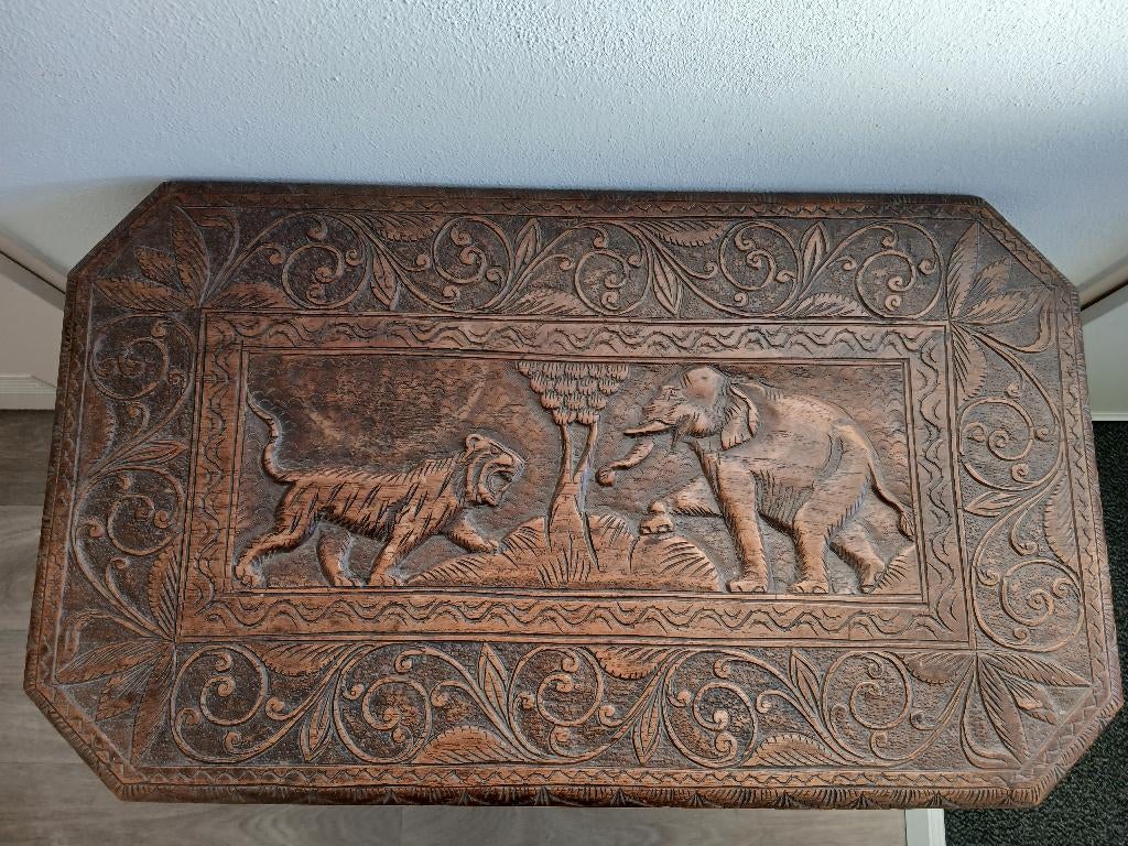 sidetable Indonesië, houtsnijwerk, olifant, tijger, Ophalen