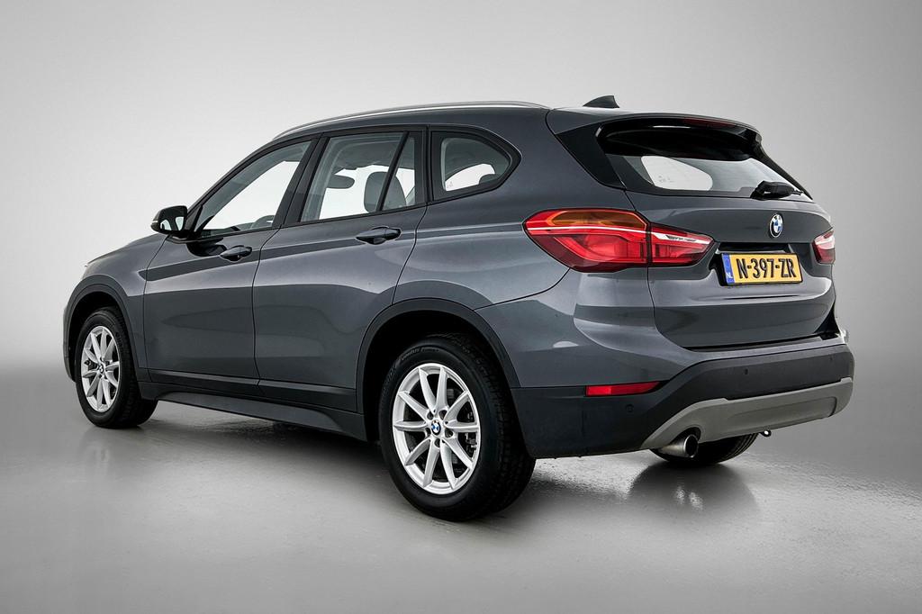 BMW X1 SDrive18i Centennial High Executive (NAVIGATIE, PARKE, Auto's, Gebruikt, 19 km/l, 3 cilinders, 1405 kg