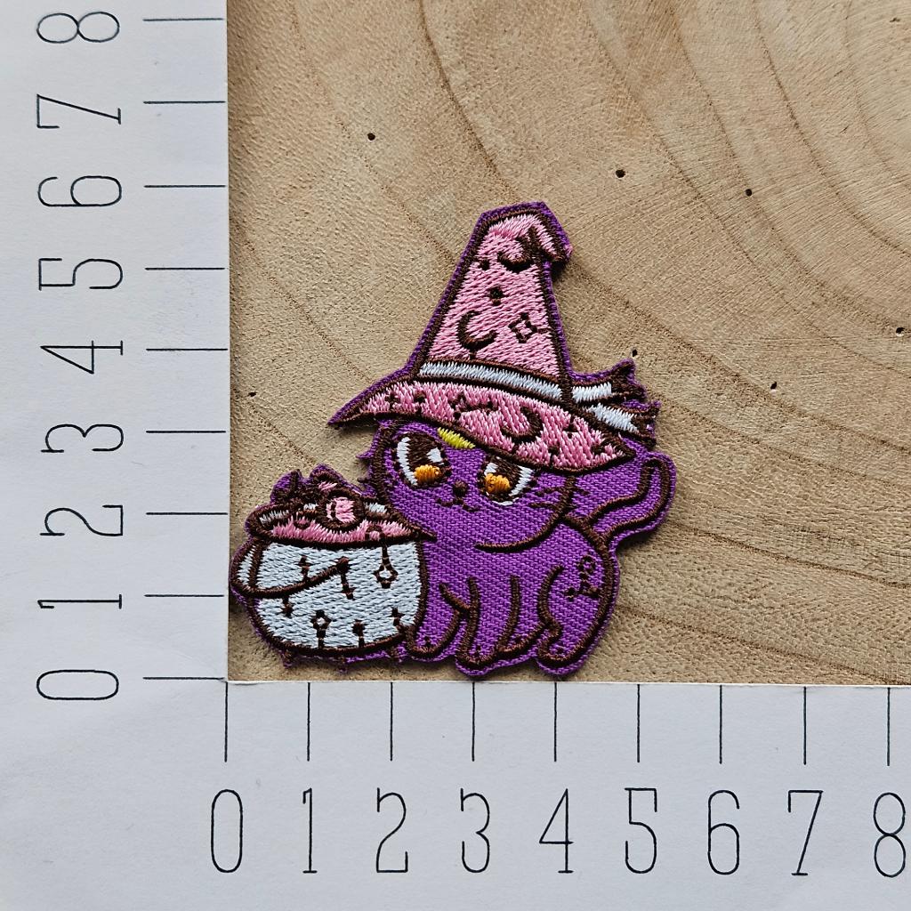 Strijk embleem applicatie Patch Paarse kat met ketel en hoed, Hobby en Vrije tijd, Kledingapplicaties en Hotfix, Nieuw, Ophalen of Verzenden