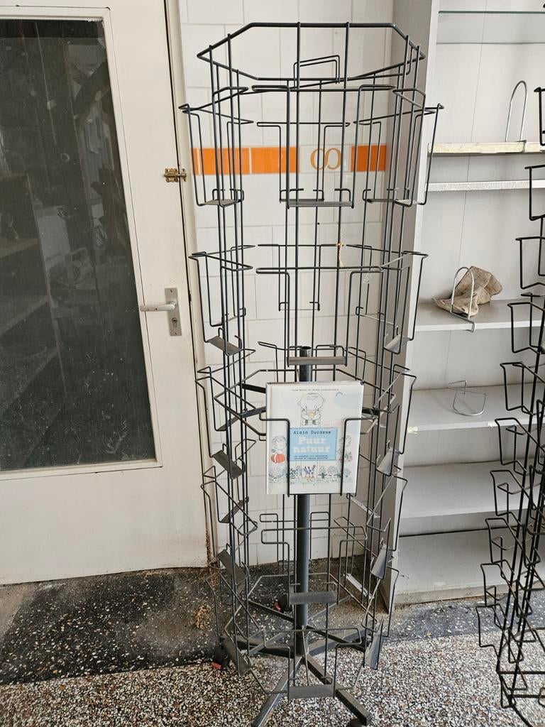 TE KOOP Boekenmolen van metaal, Ophalen, 50 tot 100 cm, Metaal, 150 tot 200 cm