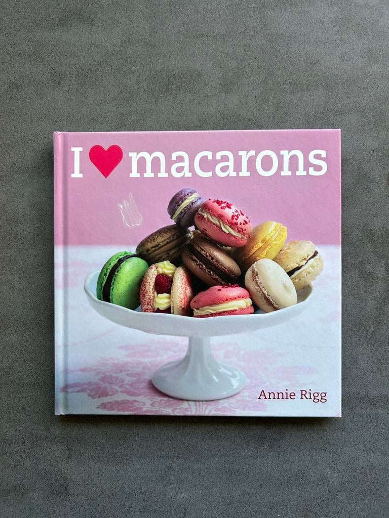 Bakboek: I love Macarons - Annie Rigg, Ophalen of Verzenden, Zo goed als nieuw, Frankrijk, Taart, Gebak en Desserts