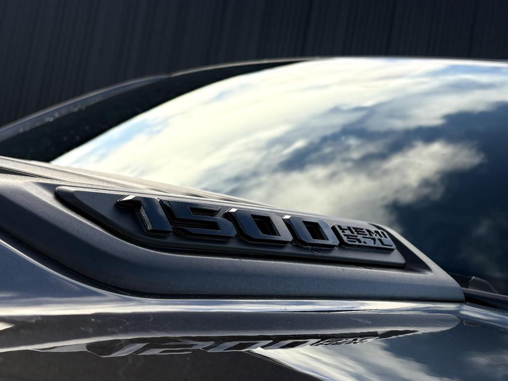 Dodge Ram 1500 5.7 V8 4x4 Crew Cab Laramie | GROOT SCHERM |, Automaat, Gebruikt, Bedrijf, SUV of Terreinwagen