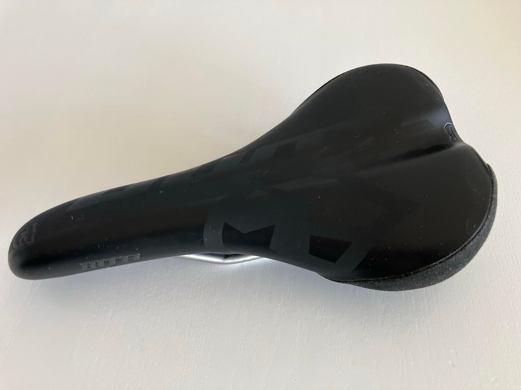 Kona zadel voor MTB, Kunststof, Ophalen of Verzenden, Zo goed als nieuw, Zadel