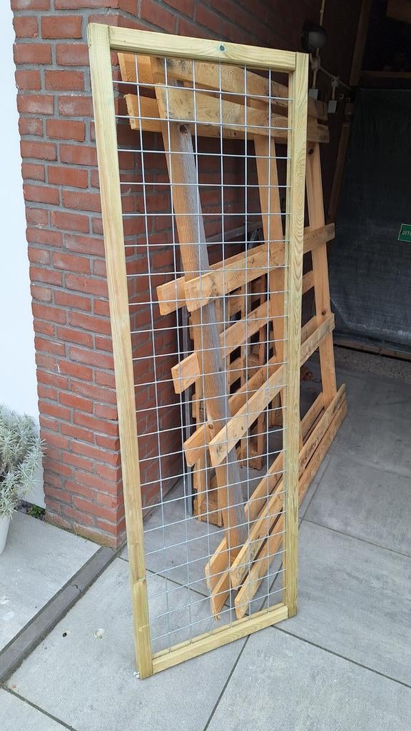 Betonschutting tussenpaal en draadscherm, Ophalen, Nieuw, Minder dan 3 meter