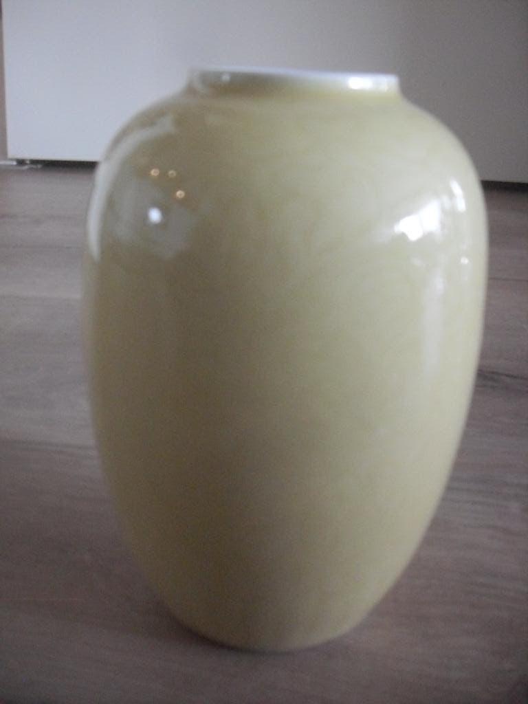 chinese gele celadon vaas gemerkt, Antiek en Kunst, Ophalen of Verzenden