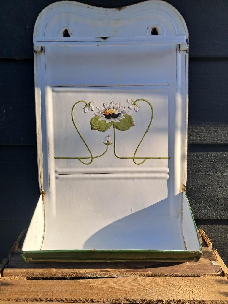 Mooi gemailleerd lepel bord met opgelegde waterlelie., Ophalen of Verzenden