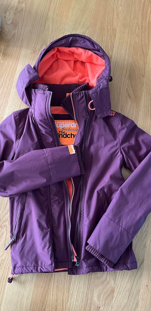 Jas windjack, merk: Superdry, kleur: bordeaux, Kleding | Dames, Jassen | Winter, Ophalen, Superdry, Zo goed als nieuw, Maat 34 (XS) of kleiner