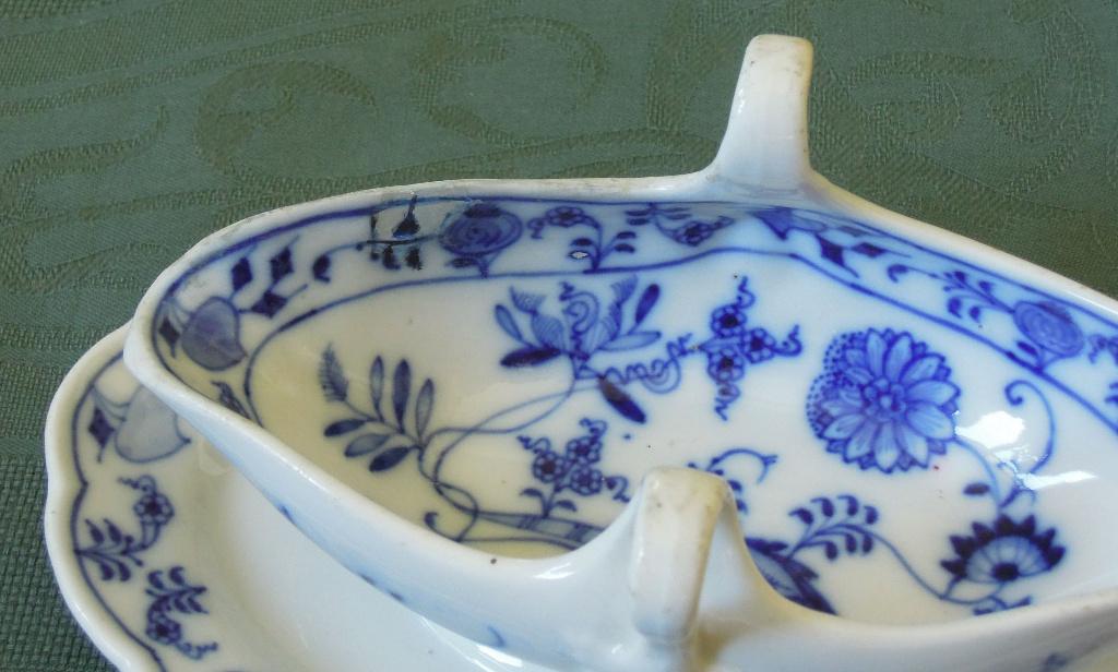 Nr ONB105: Antieke Meissen Zwiebelmuster juskom, Antiek en Kunst, Antiek | Servies los, Ophalen of Verzenden