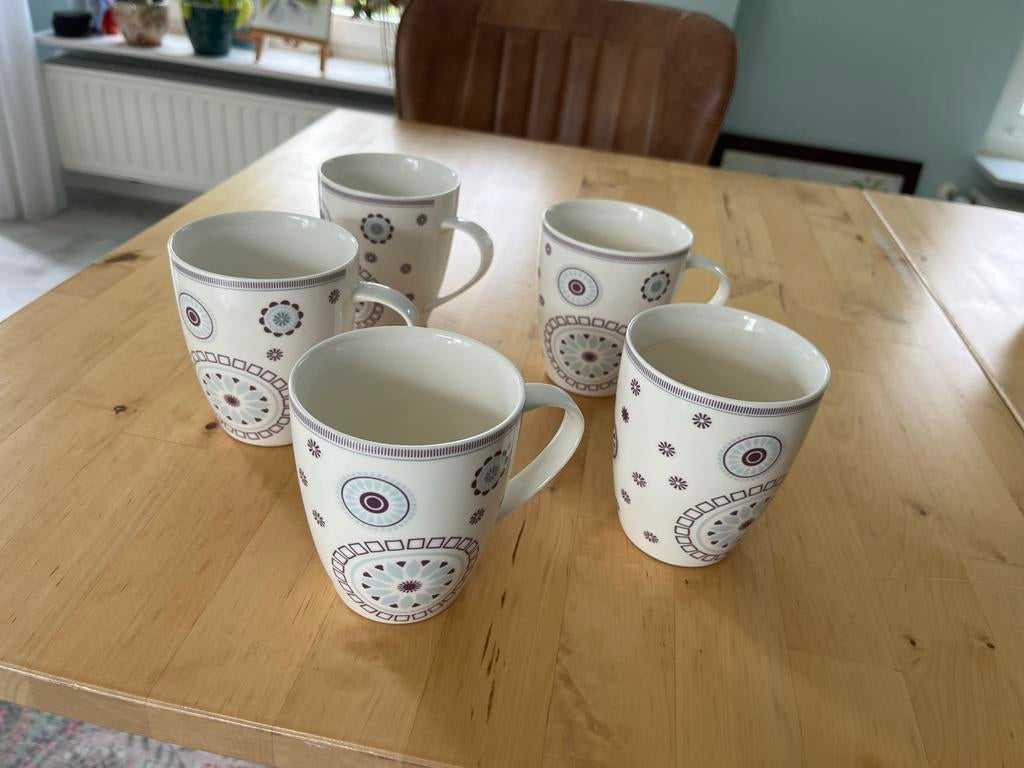 Set van 5 witte mokken met mandala opdruk, Huis en Inrichting, Keuken | Servies, Keramiek, Ophalen of Verzenden, Zo goed als nieuw