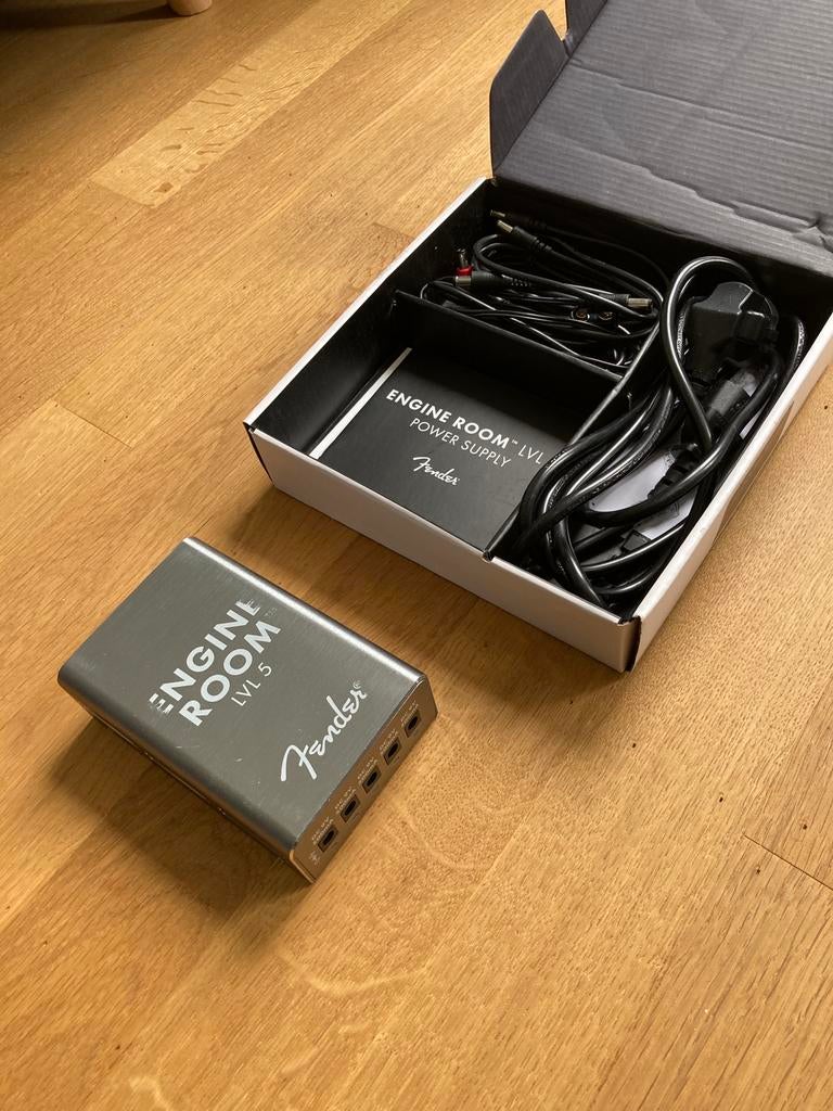 Fender Engine Room LVL 5 power supply, Muziek en Instrumenten, Effecten, Ophalen, Zo goed als nieuw