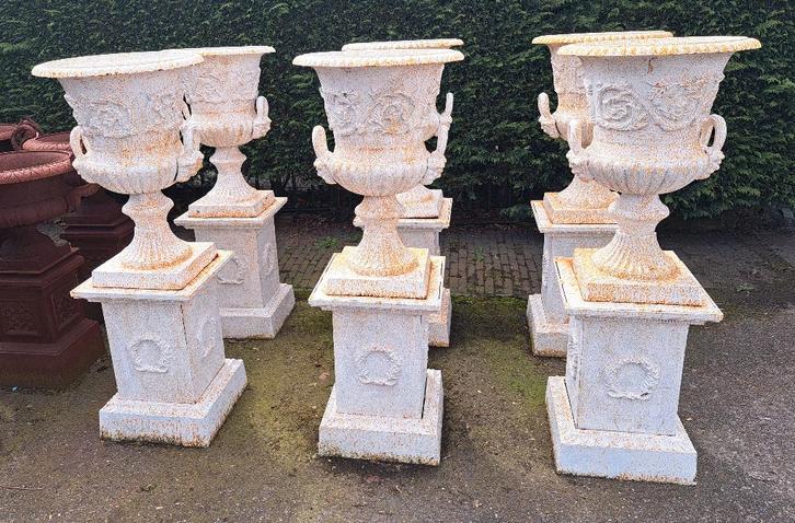 Grote gietijzeren tuinvaas of bloembak op zuil 140 cm hoog, Tuin en Terras, Tuinvazen, Nieuw, Ophalen