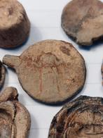 Bodemvondsten zegellood, afkomstig binnenstad Amsterdam, Ophalen of Verzenden, Glas of Kopje