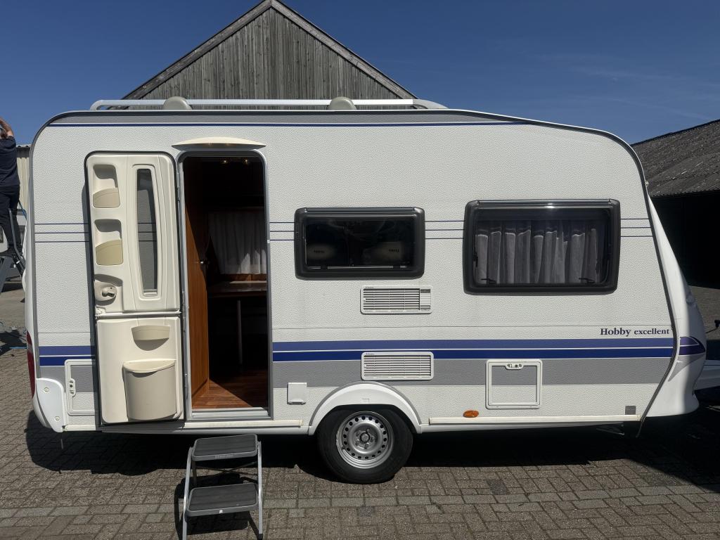 HOBBY EXCELLENT 400 SF VASTBED TREINZIT LUIFEL MET ZIJKANTEN, Hobby, Overige typen, Bedrijf, Treinzit