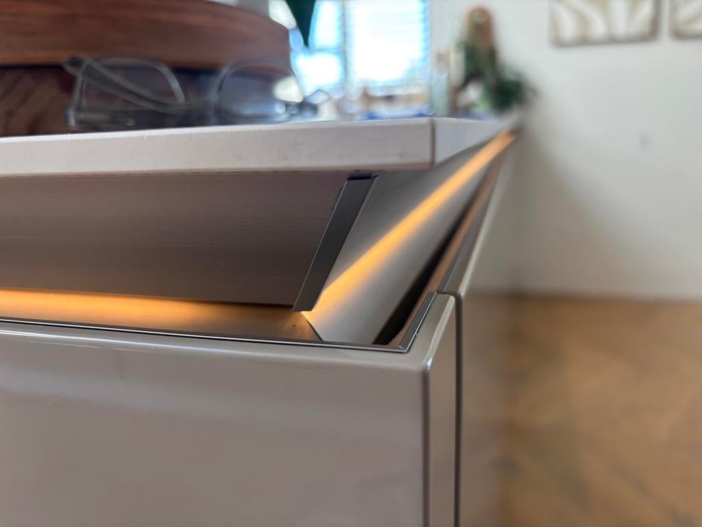 Siematic lichtlijsten voor kookeiland., Doe-het-zelf en Verbouw, Plinten en Afwerking, Ophalen, Zo goed als nieuw, Plinten