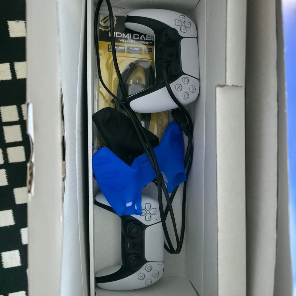 PlayStation 5, Disc Edition +2 controllers, Ophalen of Verzenden, Zo goed als nieuw, Playstation 5