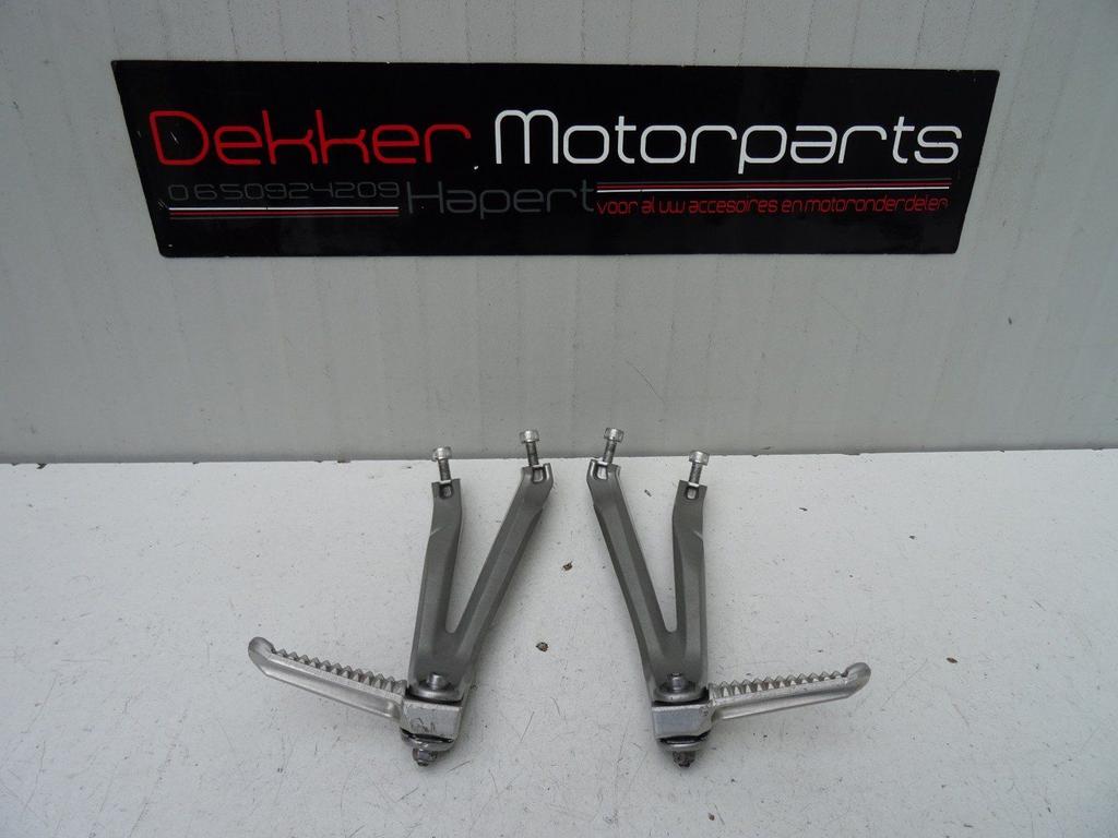 Set Duo Voetsteunen Passagier steps Yamaha YZF R1 2007-2008, Motoren, Onderdelen | Yamaha, Gebruikt, -, -, Ophalen of Verzenden