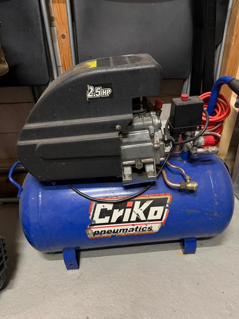 Compressor 2.5HP 50L, Doe-het-zelf en Verbouw, Compressors, Gebruikt, 6 tot 10 bar, Ophalen of Verzenden, 25 tot 100 liter