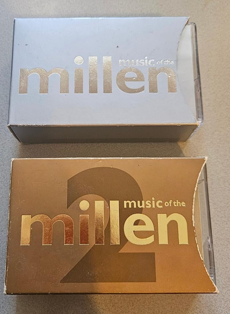 Music of the Millenium 1 & 2 – Cassette boxen (4 tapes), Cd's en Dvd's, Cassettebandjes, Gebruikt, Verzamelalbums, Origineel, Verzenden