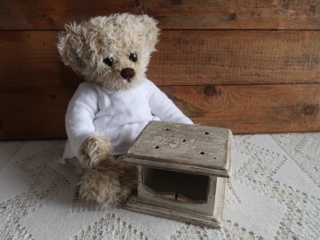 Klein wit shabby stoofje leuk bij de antieke poppen of beren, Ophalen of Verzenden, Gebruikt, Overige typen