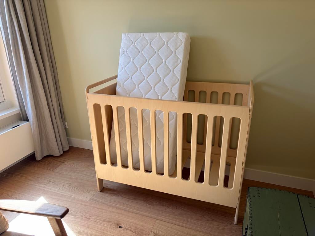 Ledikant hout 120x60 cm met nieuw matras, Kinderen en Baby's, Babywiegjes en Ledikanten, Ophalen, Zo goed als nieuw, Ledikant