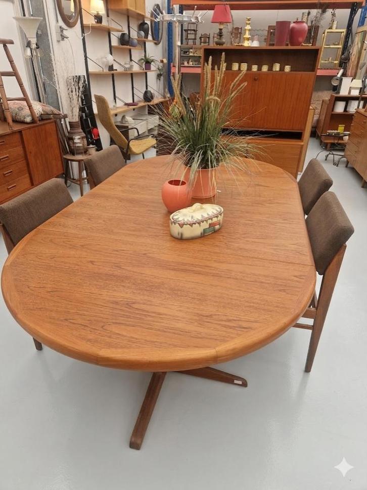 Vintage ronde uitschuiftafel tot 220cm, met mooie details, Huis en Inrichting, Tafels | Eettafels, Gebruikt, 200 cm of meer, 200 cm of meer