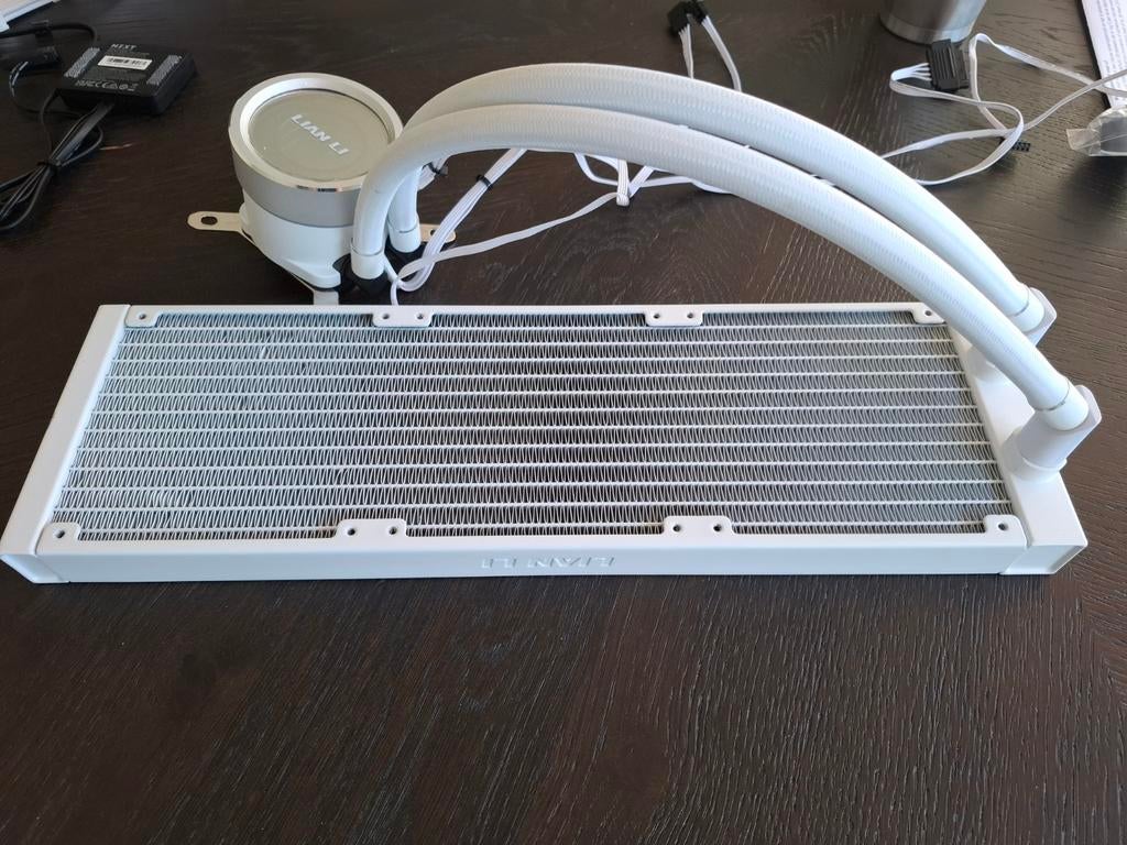 Lian Li AIO met 3 NZXT fans en controller - Demo model, Computers en Software, Ophalen of Verzenden, Luchtkoeling