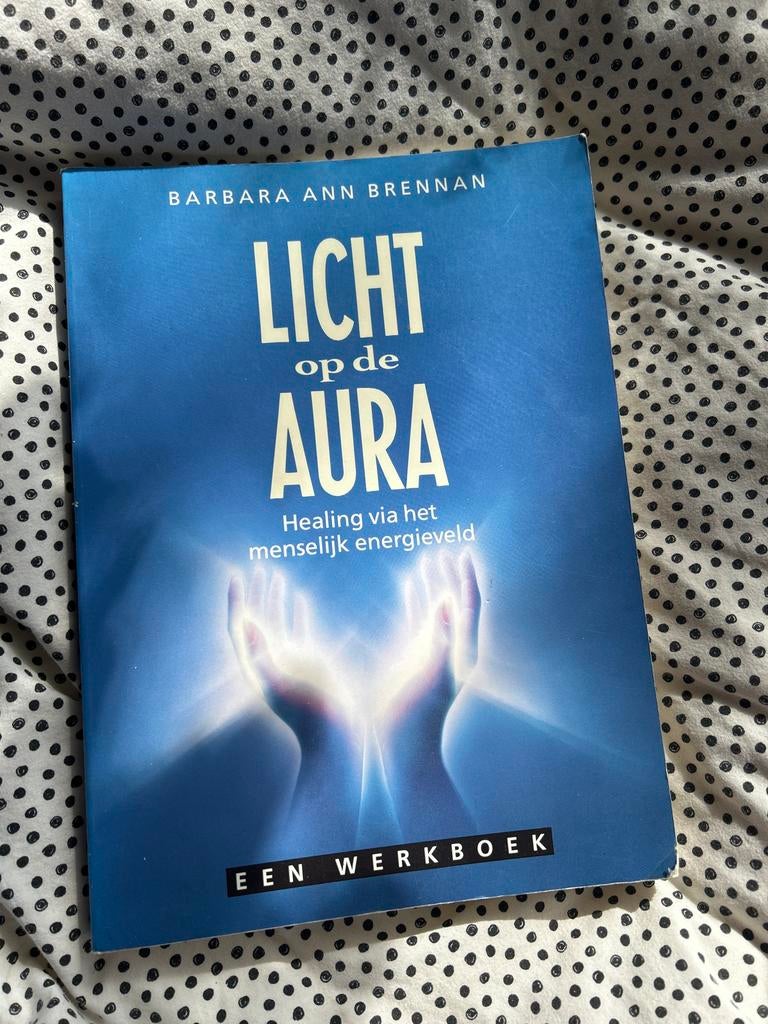 Licht op de Aura - Healing via het menselijk energieveld, Boeken, Esoterie en Spiritualiteit, Ophalen of Verzenden, Gelezen, Spiritualiteit algemeen