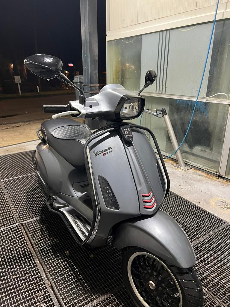 Vespa sprint, Fietsen en Brommers, Scooters | Vespa, Ophalen, Zo goed als nieuw, Benzine