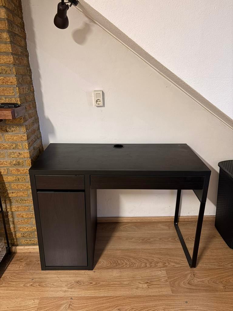 Ikea Micke, Huis en Inrichting, Bureaus, Ophalen, Zo goed als nieuw