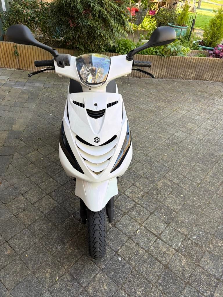 Piaggio zip 2012 + turbo kit uitlaat, Fietsen en Brommers, Ophalen, Zo goed als nieuw, Benzine, Zip