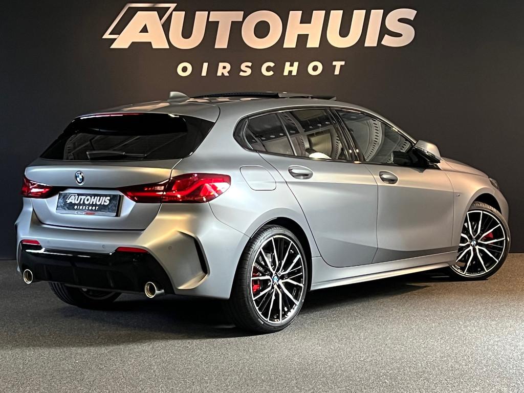 BMW 1-serie 120i High Executive Edition M Pano/ M stoelen/ F, 1998 cc, Gebruikt, Zwart, 4 cilinders