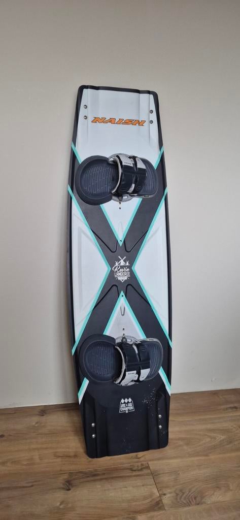 Naish Kevin Langeree Pro Model twintip, Watersport en Boten, Kitesurfen, Ophalen, Gebruikt, Twintip, Kiteboard