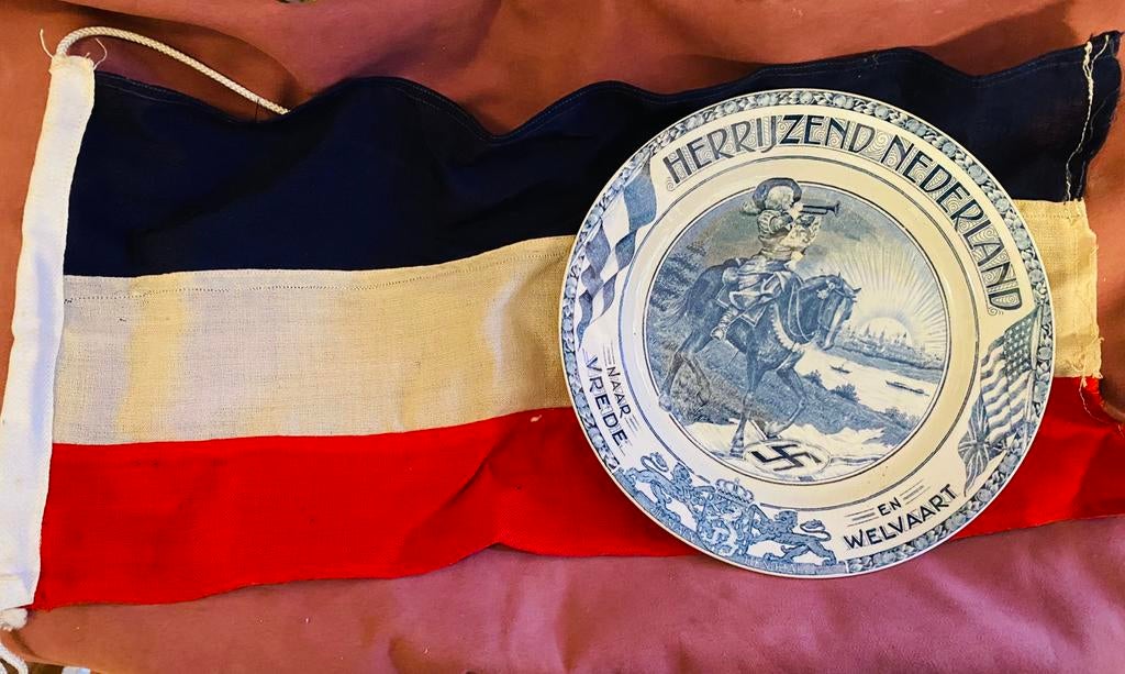 Herrijzend Nederland + ned vlaggetje, Verzamelen, Ophalen of Verzenden, Nederland