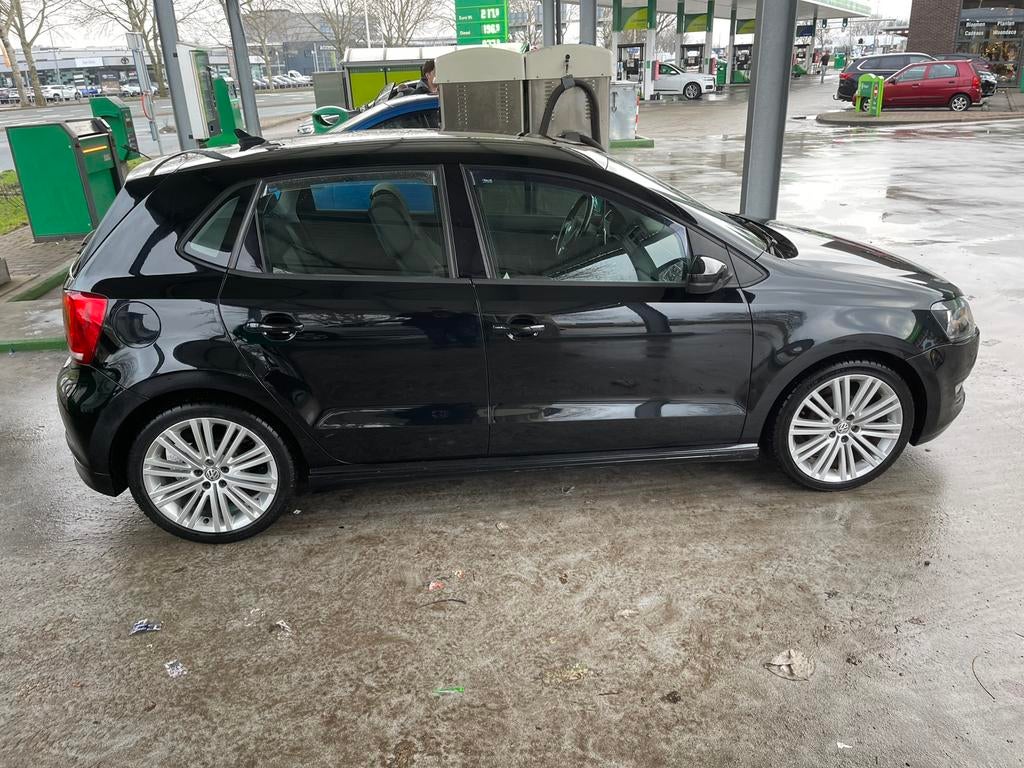 Volkswagen Polo 1.2 uit 2011 FULL: CRUISE,CLIMAT,NAVI,CAMERA, Auto's, Voorwielaandrijving, 74 pk, 1199 cc, 96 €/maand