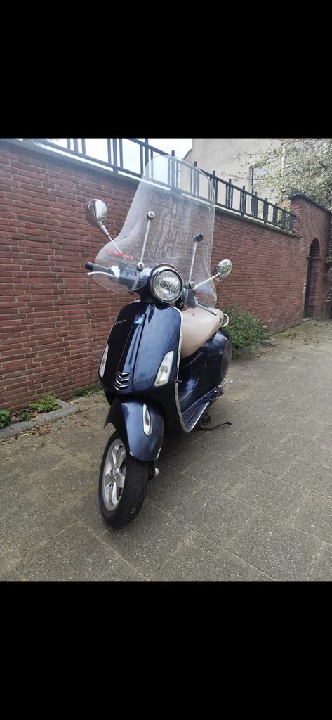 Vespa Primavera 4T (2015) Rijdt Perfect - Schade aanwezig, Fietsen en Brommers, Scooters | Vespa, Ophalen, Gebruikt, Overige modellen