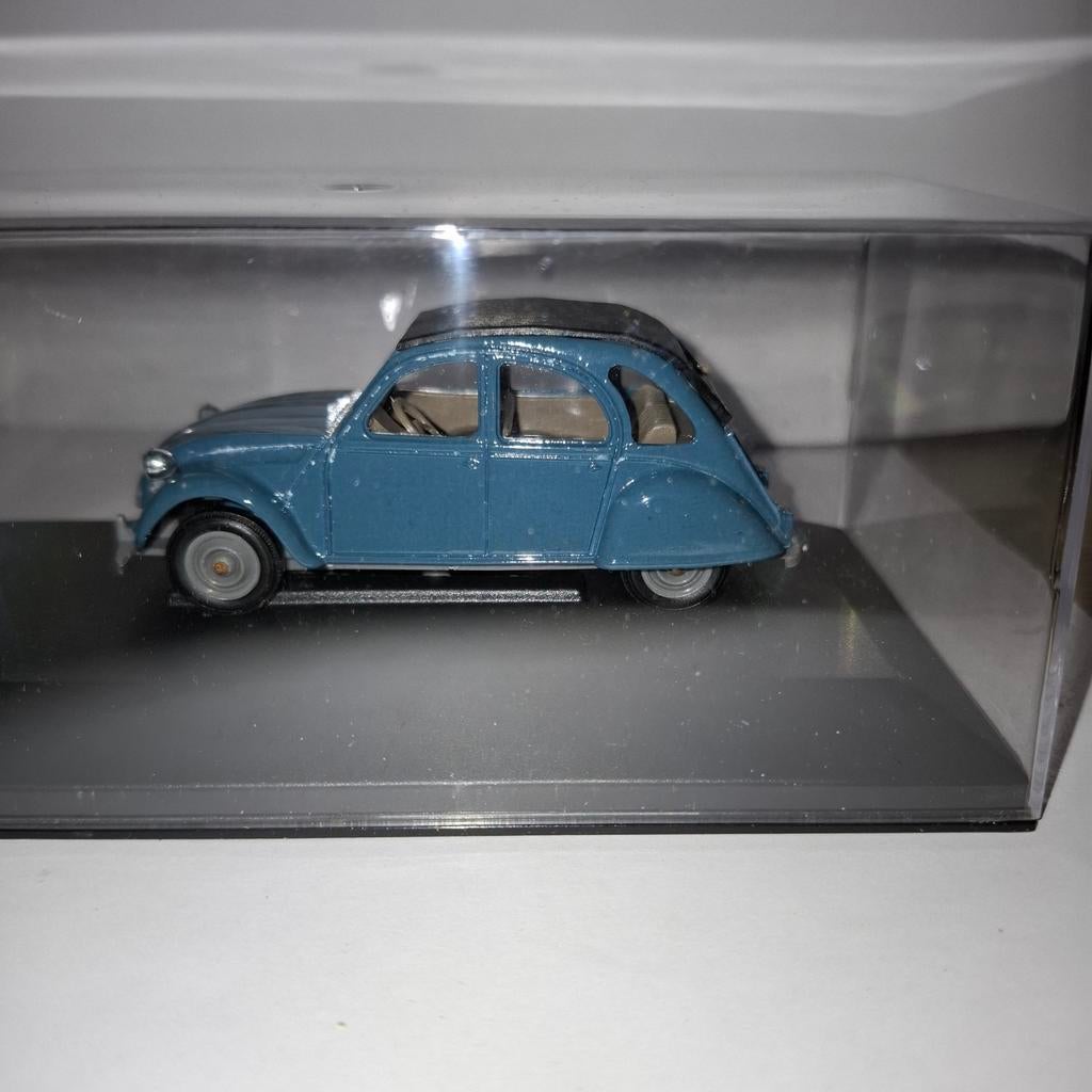 Citroën 2CV van Solido in vitrine, Ophalen of Verzenden, Zo goed als nieuw, Auto, Overige merken