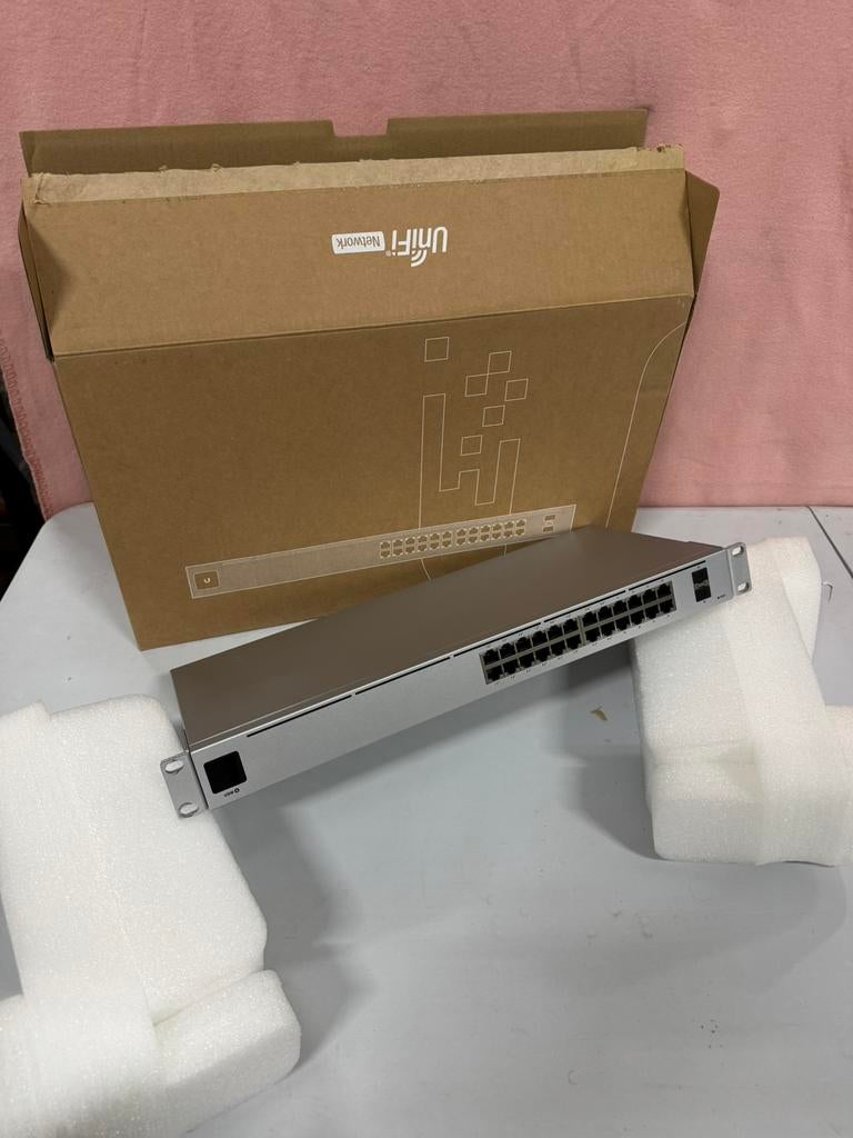 Ubiquiti UniFi USW‑24‑PoE Gen 2 – 24‑poorts PoE switch., Ophalen of Verzenden, Zo goed als nieuw