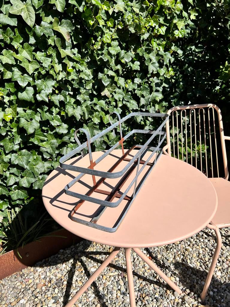Metalen bloembakhouder voor balkon of tuin, Tuin en Terras, Bloembakken en Plantenbakken, Ophalen, Gebruikt, Minder dan 30 cm