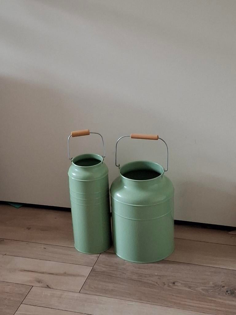 2 melkbus/ vazen, Huis en Inrichting, Woonaccessoires | Vazen, Overige kleuren, Ophalen of Verzenden, Minder dan 50 cm, Glas