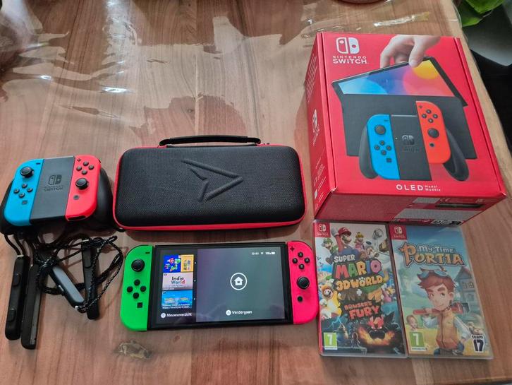 Nintendo Switch OLED met accessoires, Spelcomputers en Games, Games | Nintendo Switch, Zo goed als nieuw, Avontuur en Actie, 2 spelers
